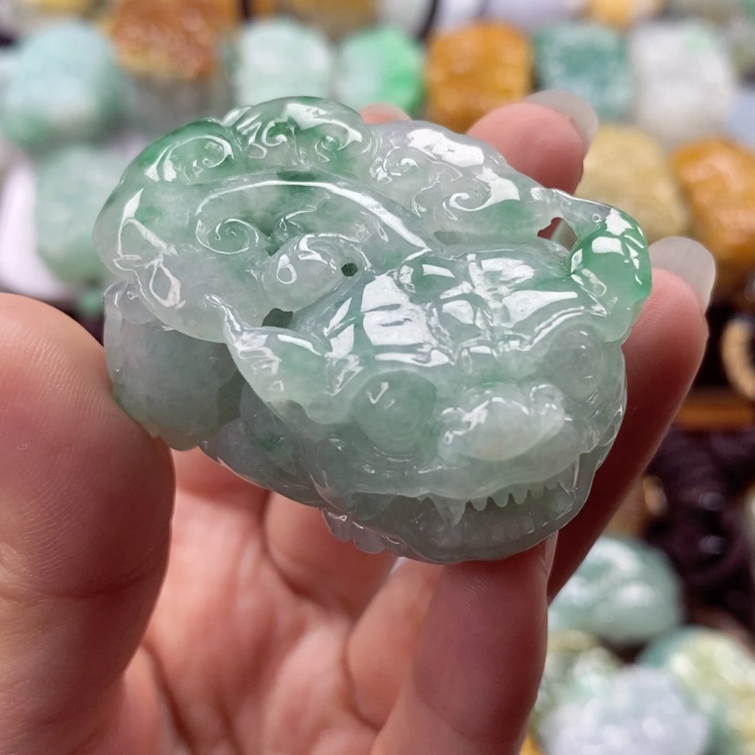 翡翠未镶嵌颈饰貔貅