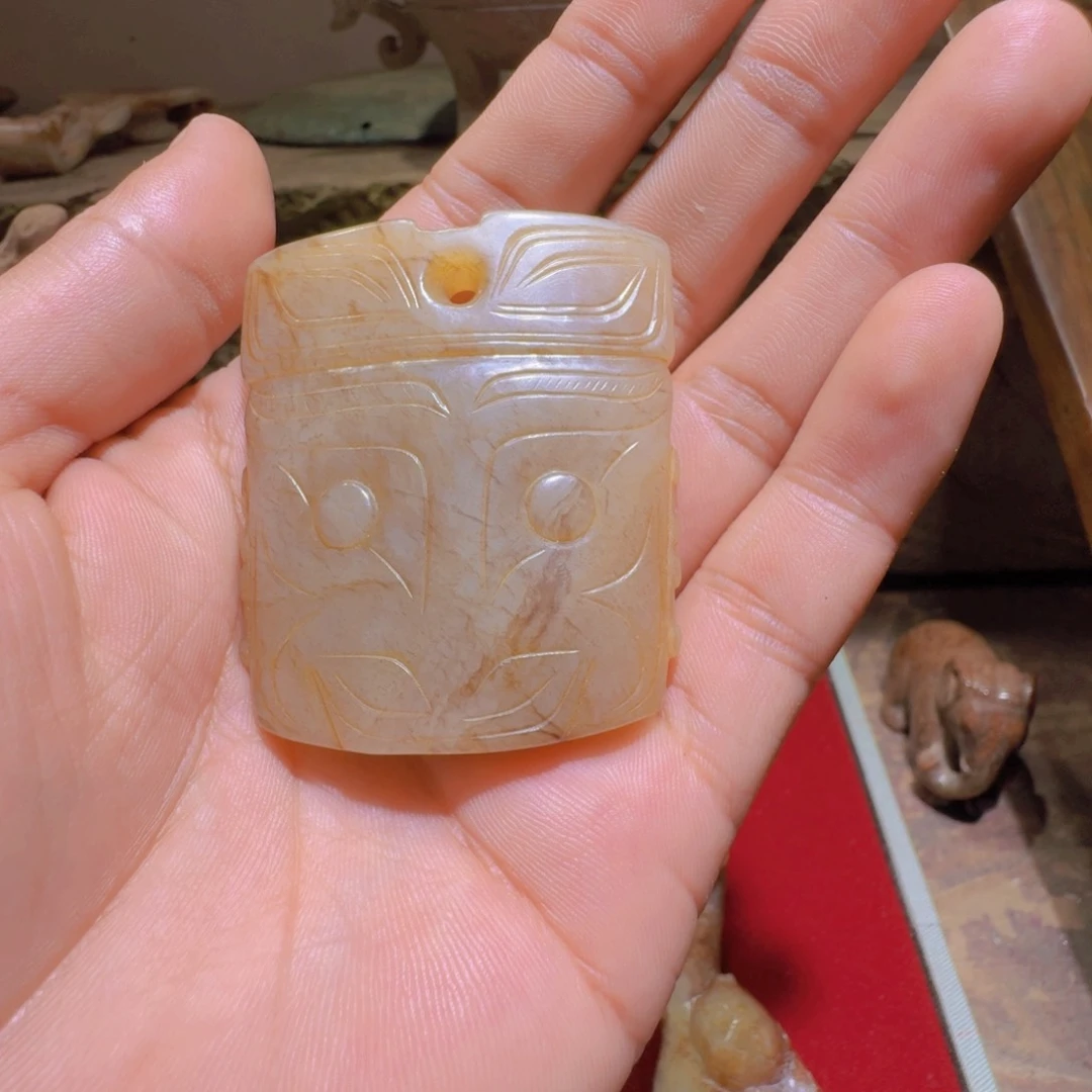 和田玉（糖玉）颈饰未镶嵌出**酒