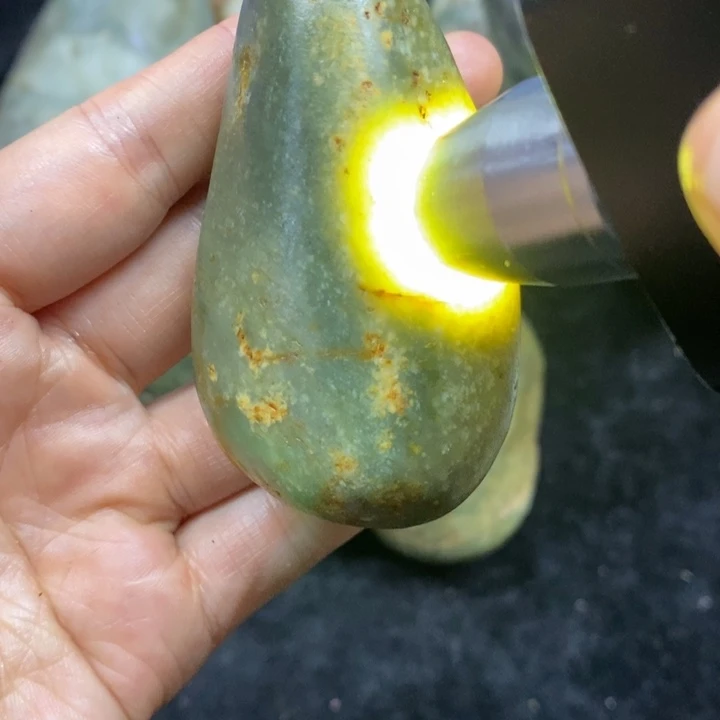 未镶嵌和田玉（糖玉）挂件