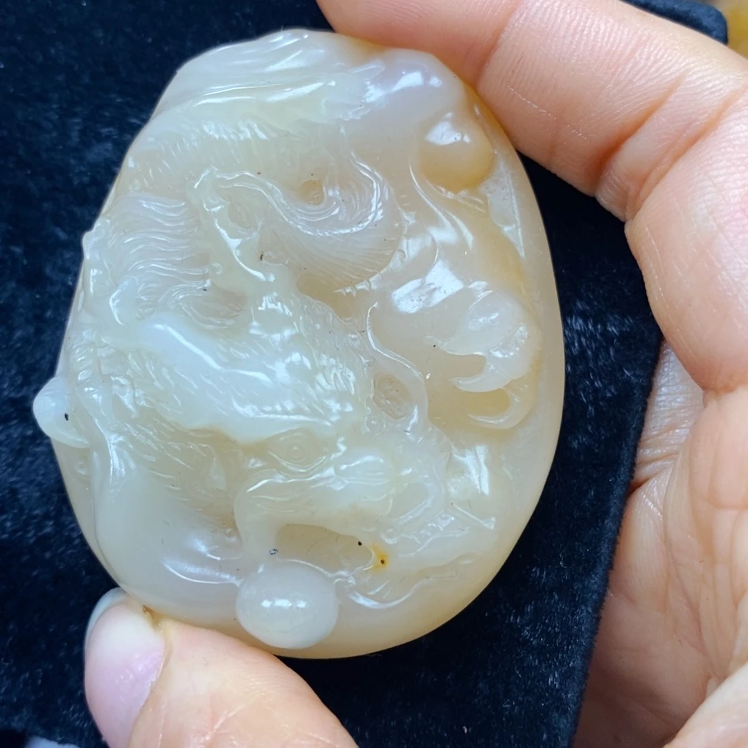 未镶嵌石英质玉（黄龙玉）颈饰