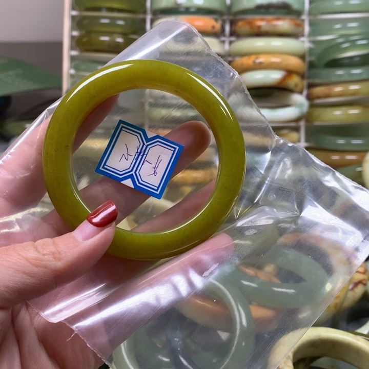 蛇纹石玉手镯未镶嵌小*.