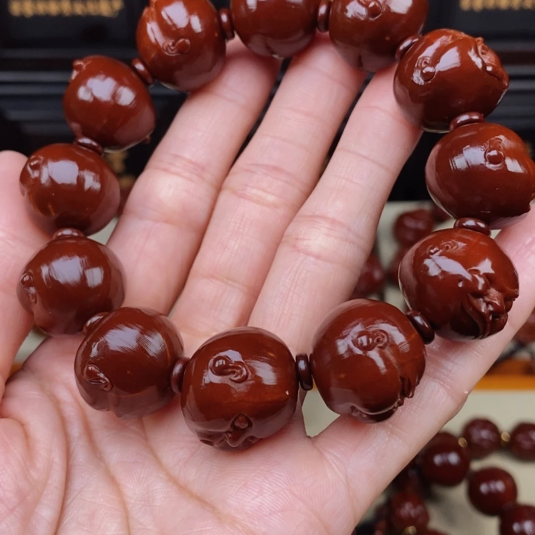 鹤***川橄榄核吊坠人生百态