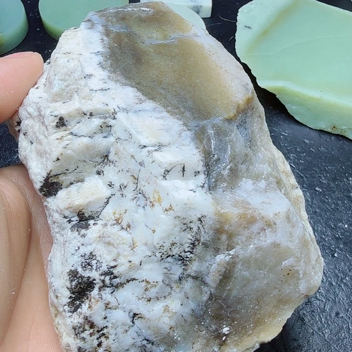 和田玉（糖玉）未镶嵌珠宝奇石