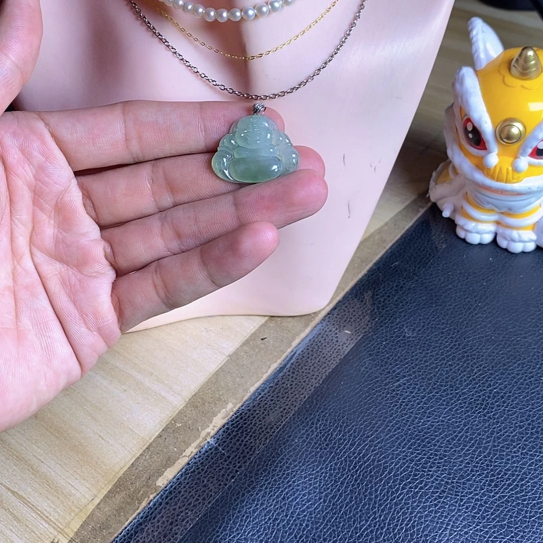 颈饰18K金镶嵌翡翠