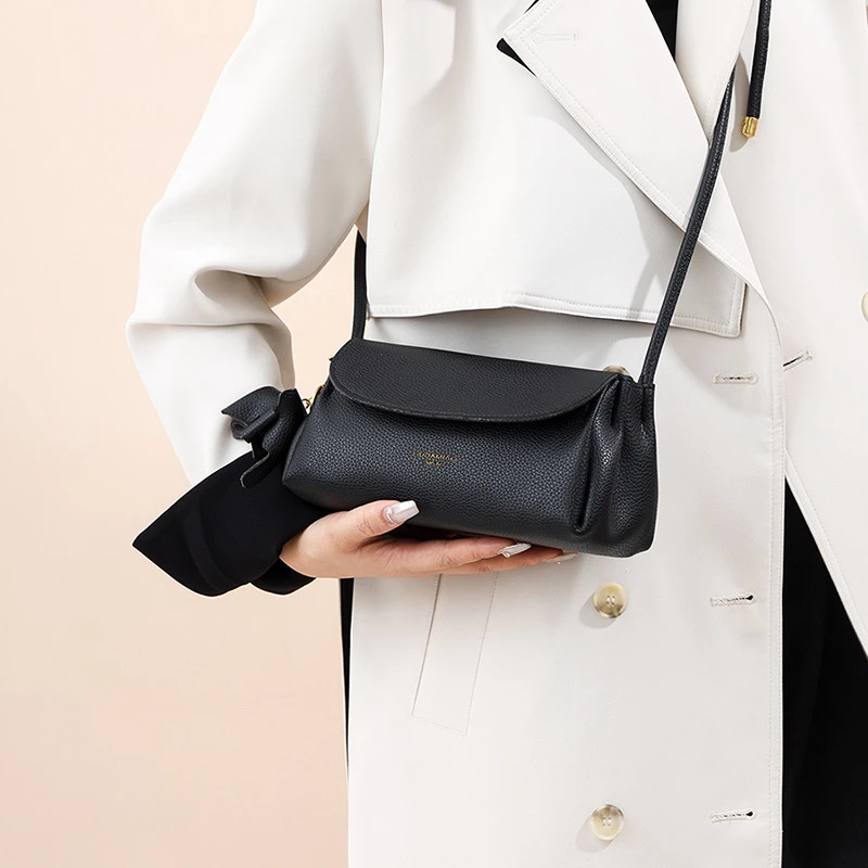 2025潮流感柔软皮质女包新款时尚百搭单肩斜挎小包都市简约设计春