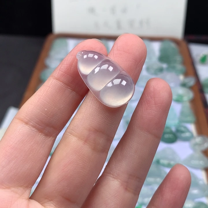 颈饰未镶嵌翡翠冰种福豆