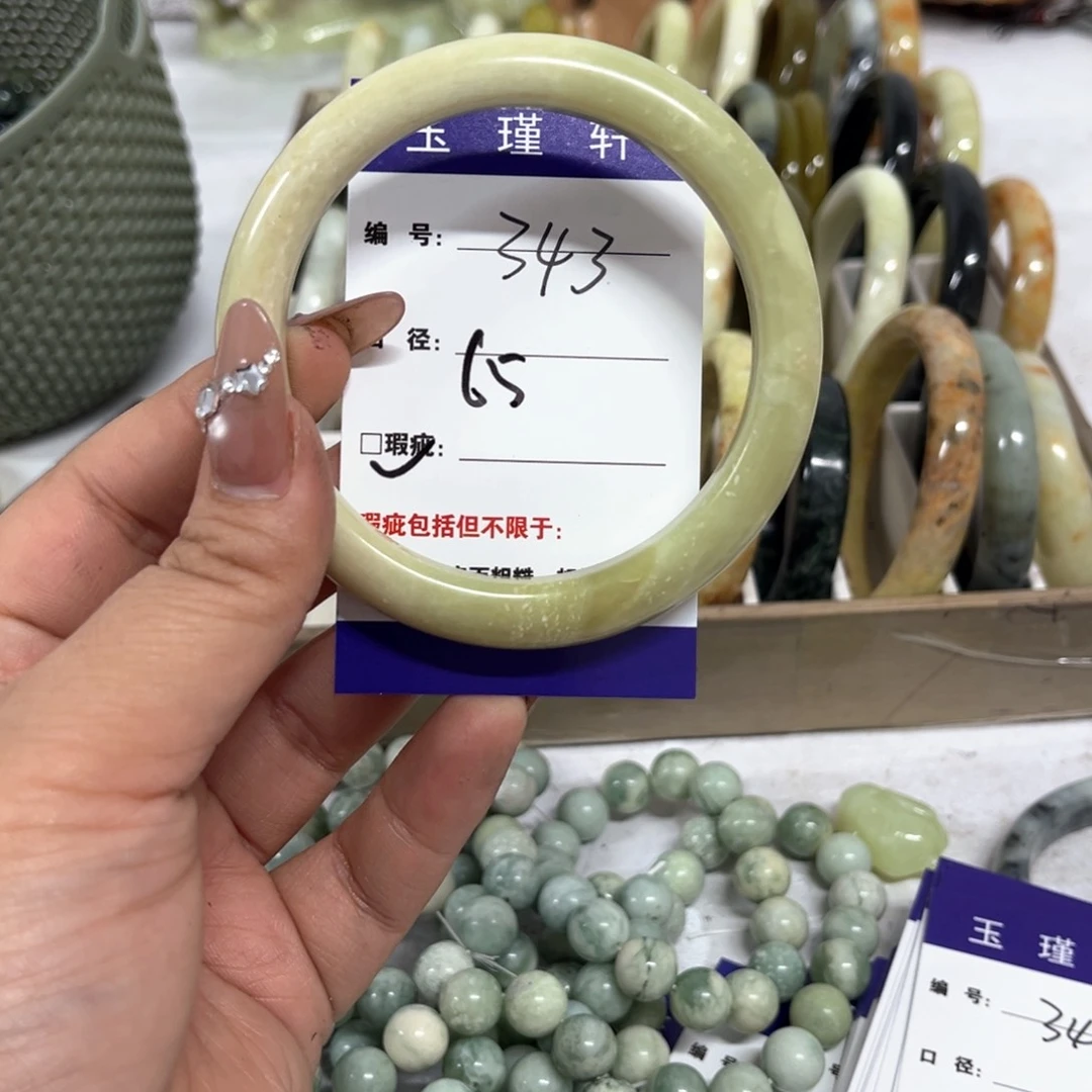 蛇纹石玉手镯未镶嵌