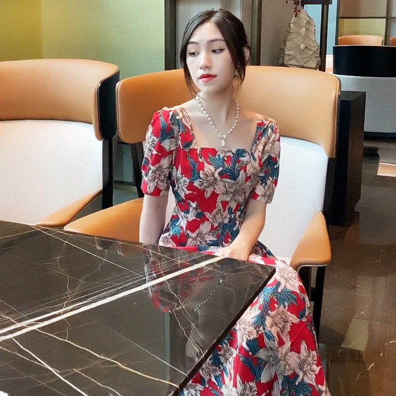 碎花连衣裙夏天2025新款女夏红色A字裙法式轻熟风高端气质收腰裙