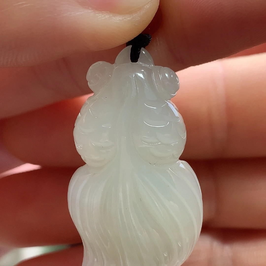 快****和田玉未镶嵌颈饰