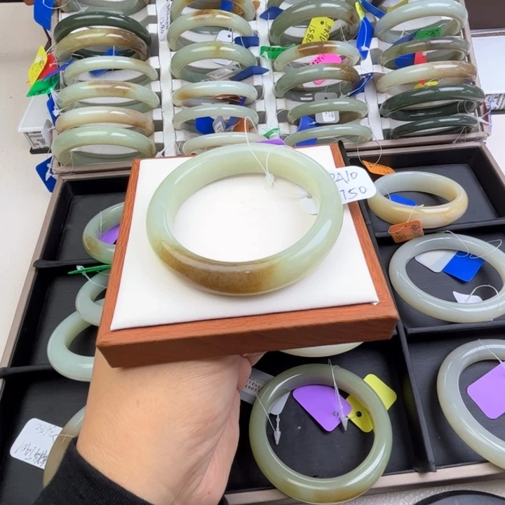 未镶嵌手镯和田玉七月