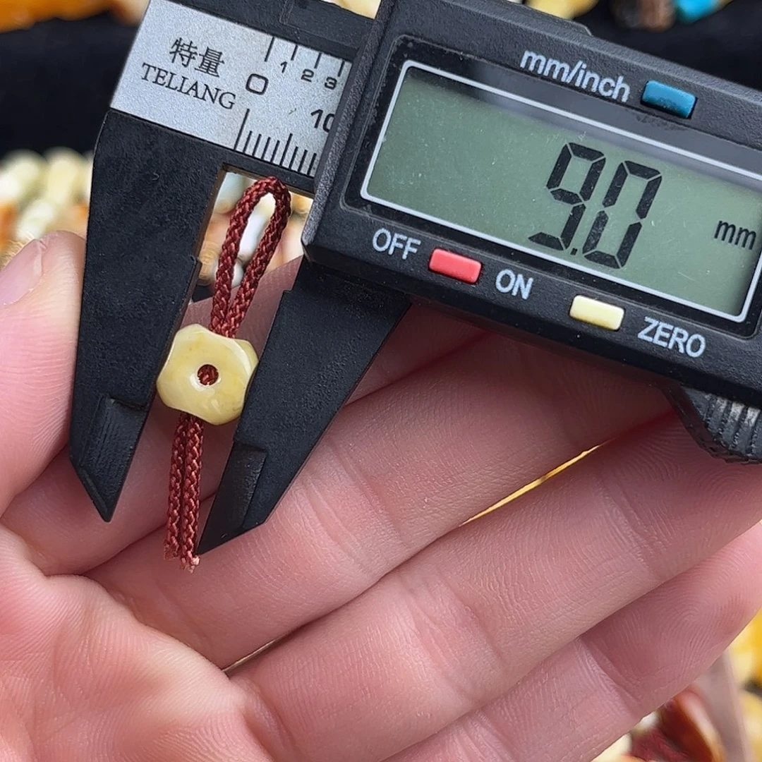 蜜蜡未镶嵌珠宝奇石