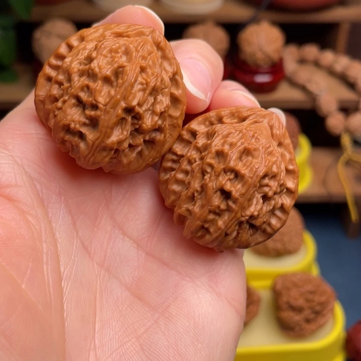 文玩核桃把件三角白37