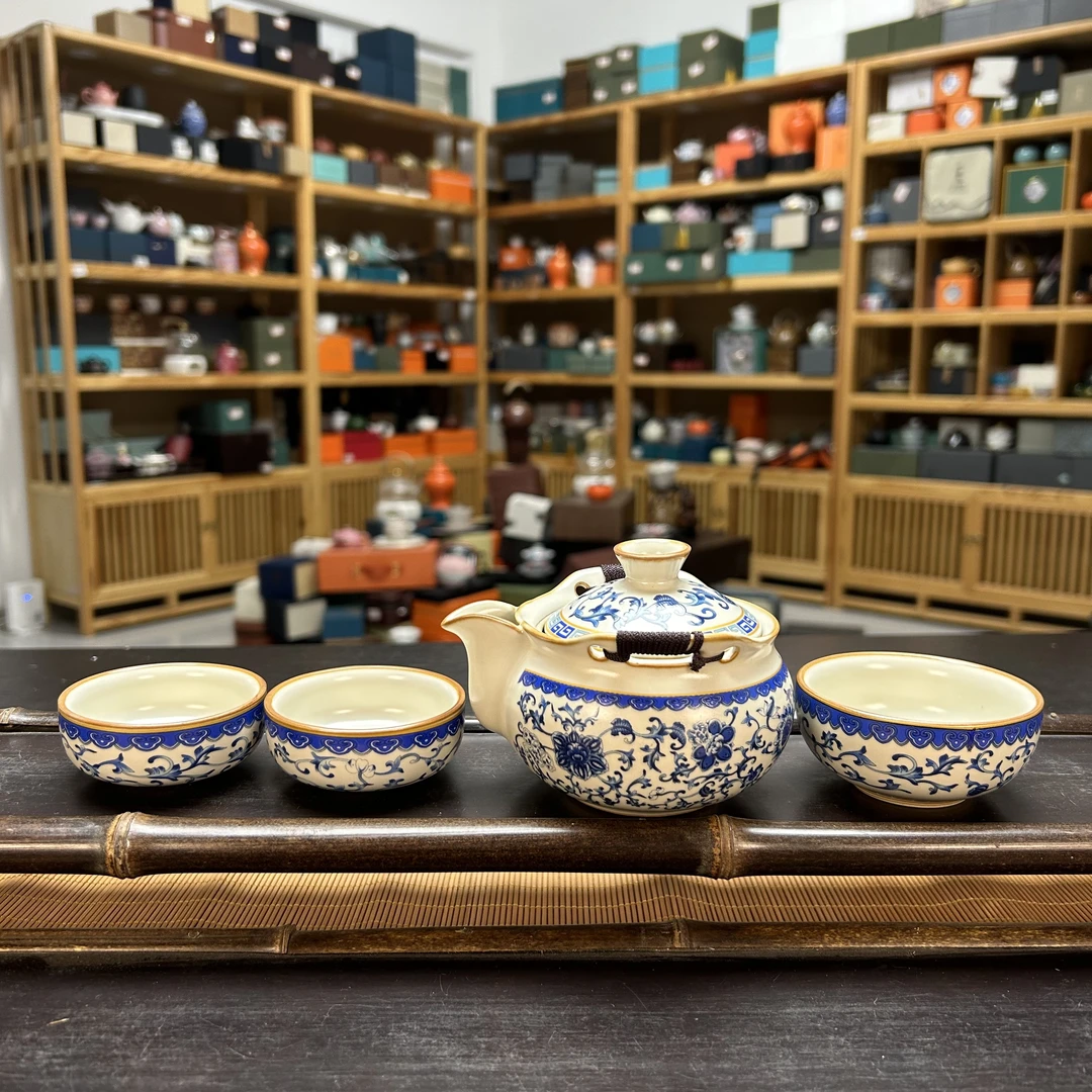 【闪购商品】青花缠枝莲宝瓶一壶三杯 带包