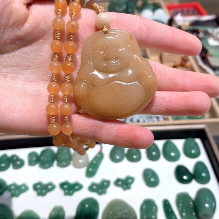 石英质玉未镶嵌颈饰