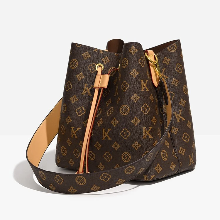 水桶包做旧抽绳女士轻奢黑色字母双根经典防盗斜挎包时尚单肩百搭