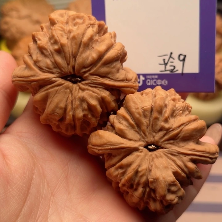 吊坠文玩核桃京**少文玩核桃9