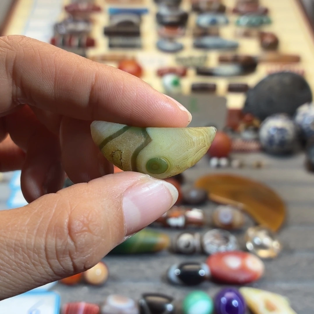 一***书玛瑙/玉髓合金颈饰