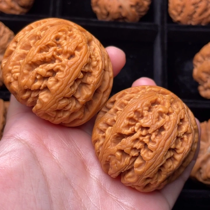 文玩核桃把件秦岭野生文玩核桃