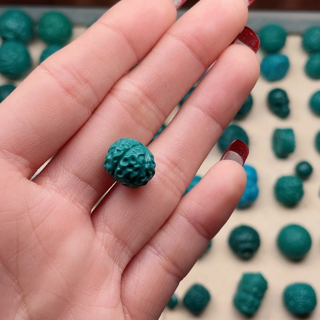 【闪购商品】玻璃颈饰蓝绿色小金刚12左右一个