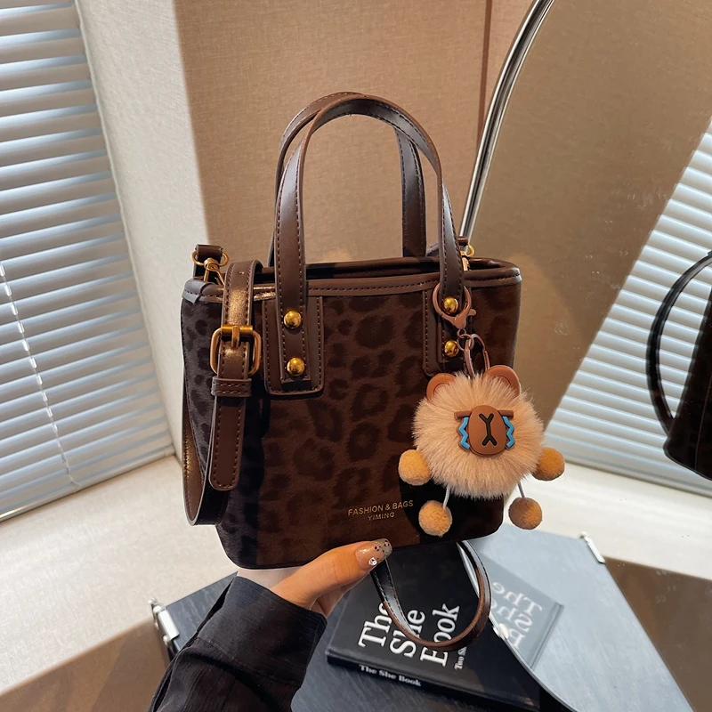 2025春夏款豹纹包包小众手提水桶单肩包大学生女包通勤斜挎包女