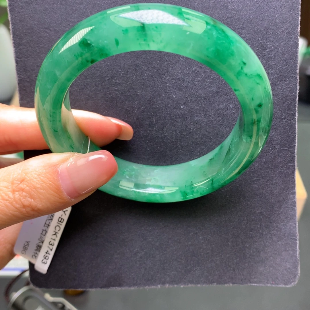 石英质玉（非洲翠）未镶嵌手镯