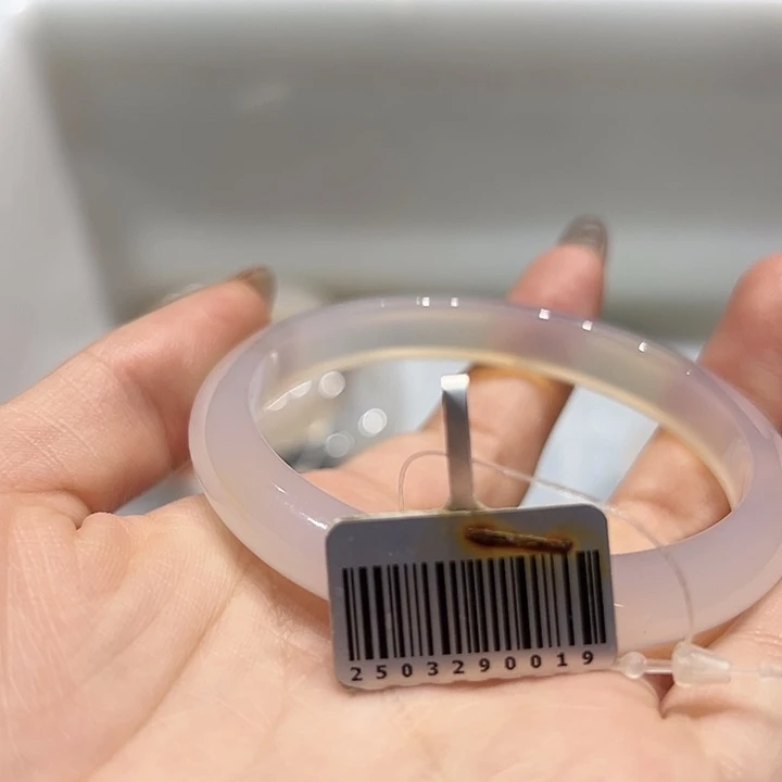 粢***翊玛瑙/玉髓手镯未镶嵌