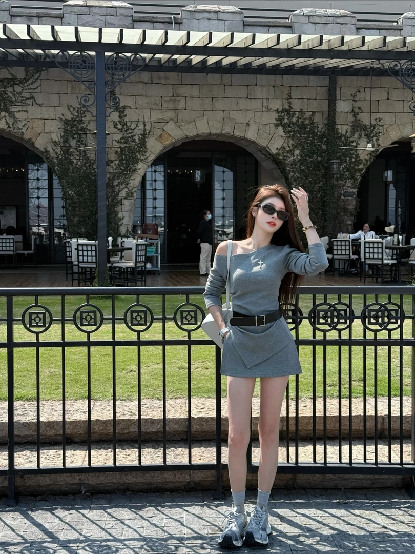 【十一家】原创露肩长袖上衣春季新款收腰百搭半身裙三套装【Q8802】