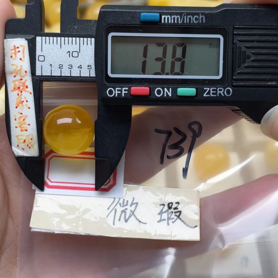 未镶嵌蜜蜡裸石波****赁微瑕