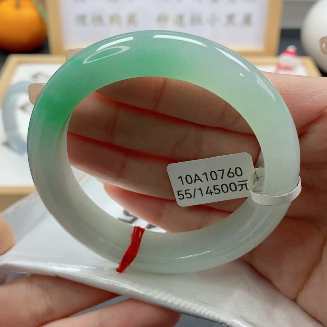 翡翠手镯未镶嵌天然A货翡翠手镯