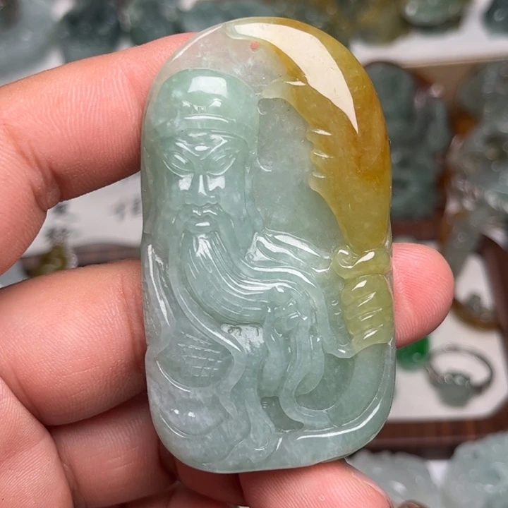 翡翠未镶嵌颈饰关公