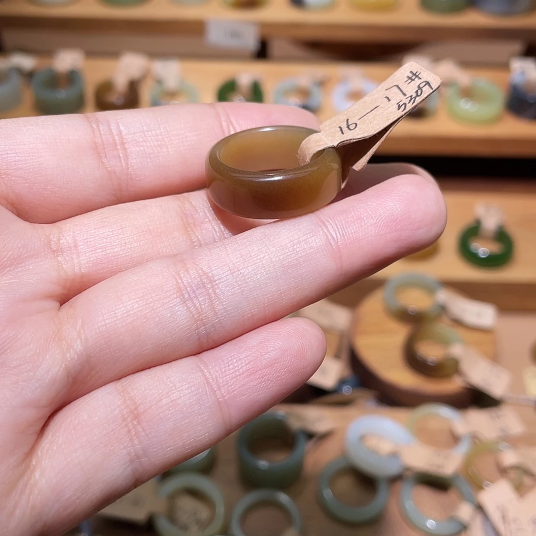 翩***翩和田玉未镶嵌戒指17.8