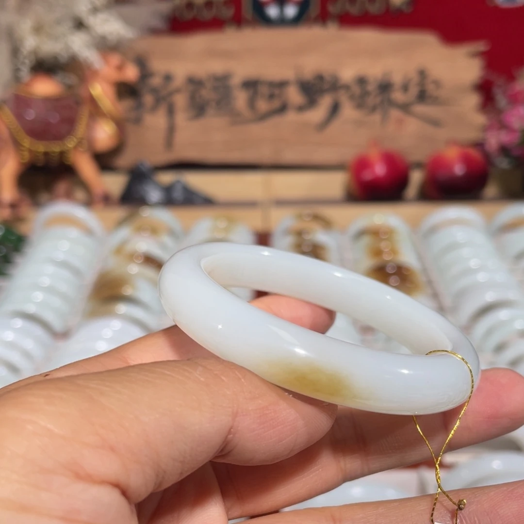 未镶嵌手镯和田玉糖白 宽11.2 52.7圈
