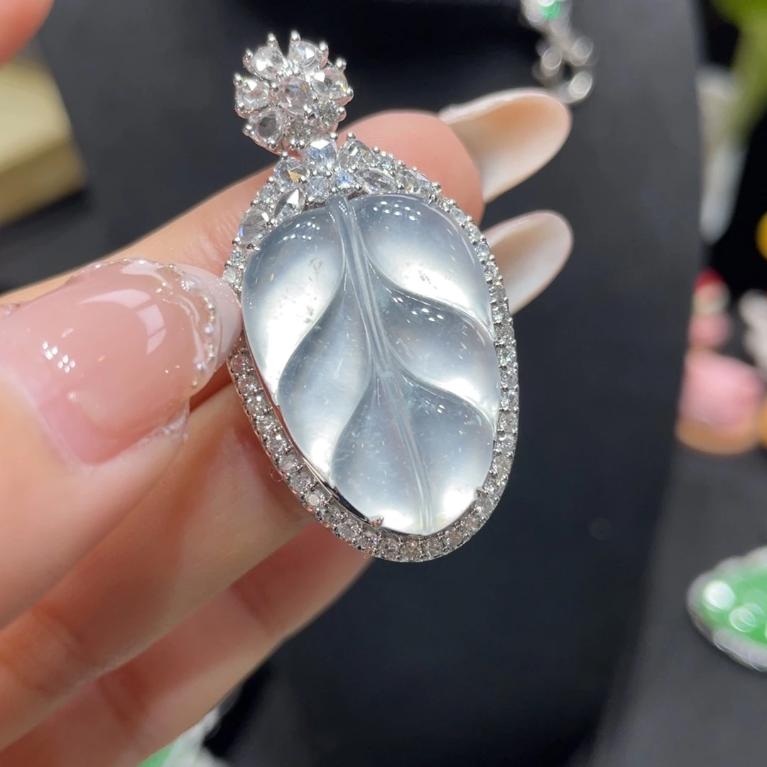 翡翠颈饰18K金镶嵌天然缅甸翡翠a货