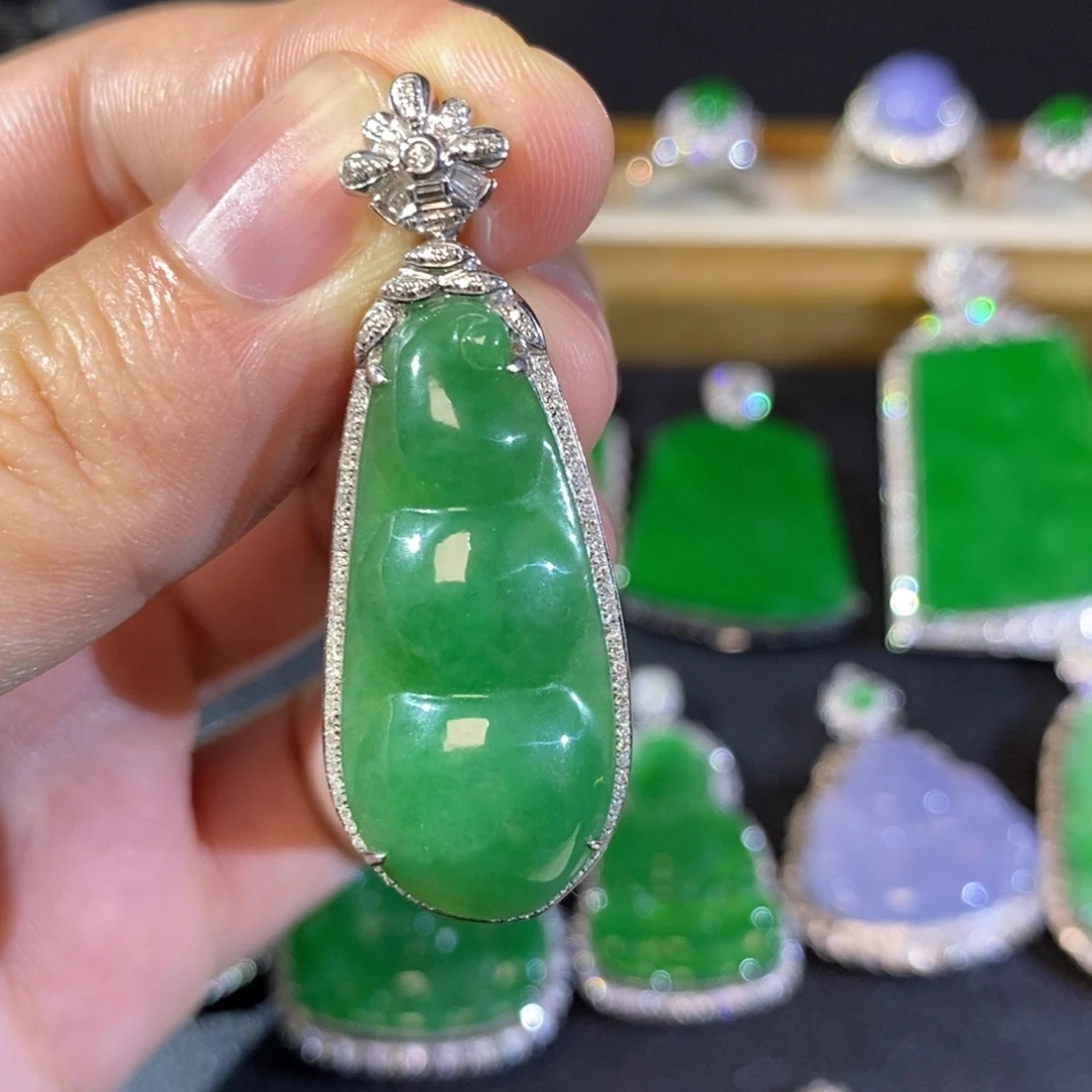 翡翠18K金镶嵌颈饰