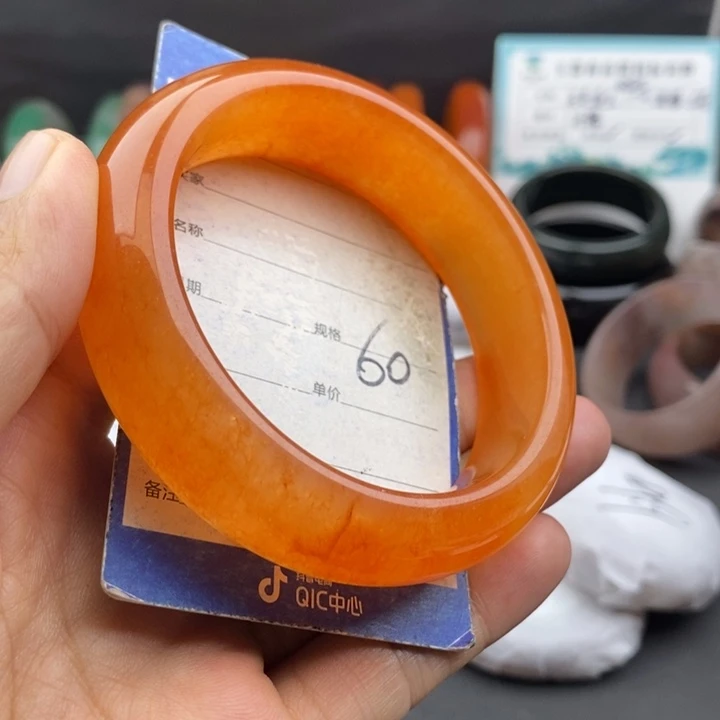 未镶嵌手镯石英质玉