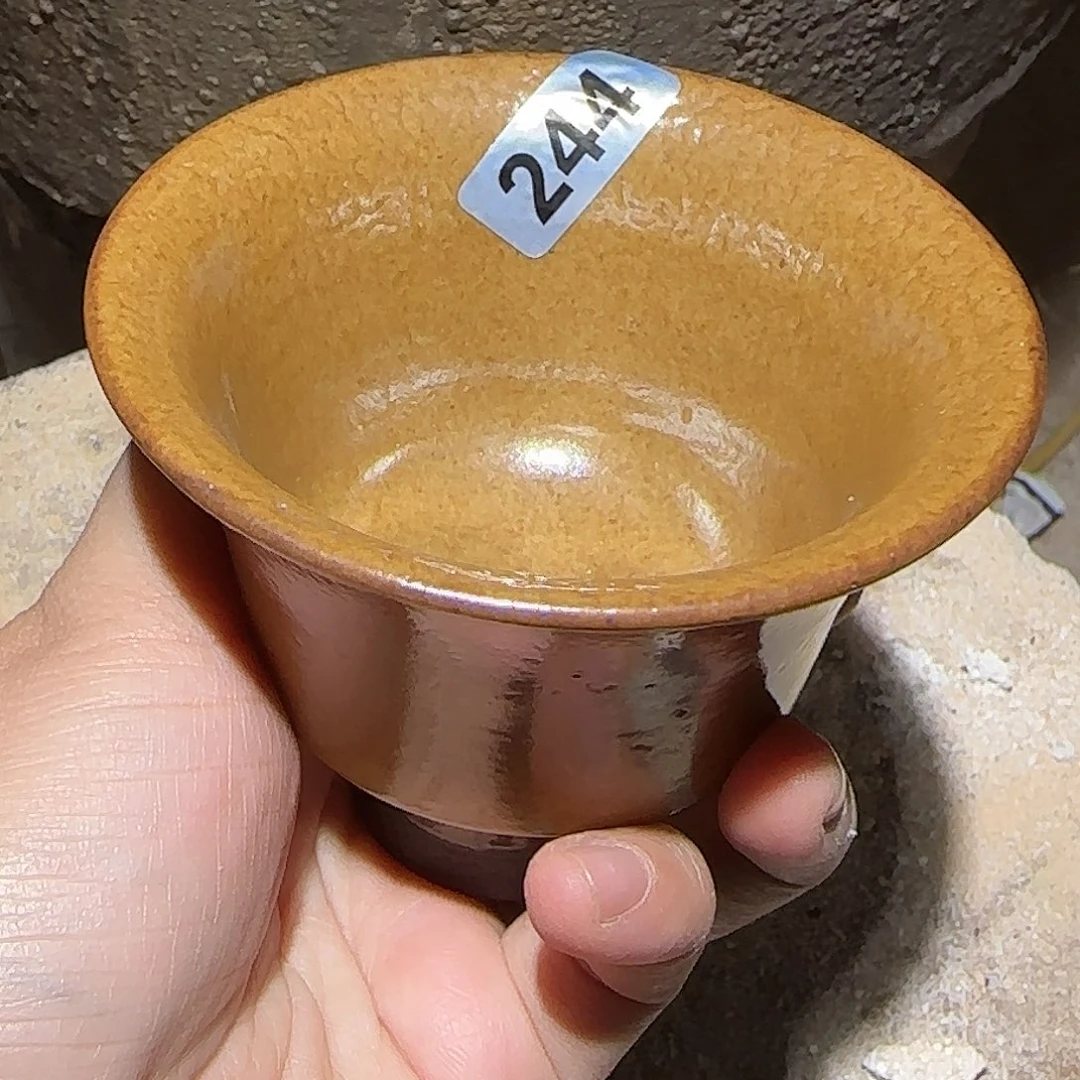 茶盏琢泥窑烧开窑现场