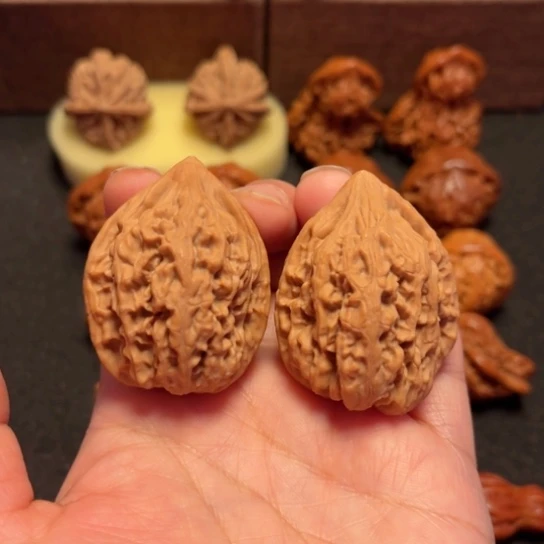 文玩核桃吊坠野生鸡心