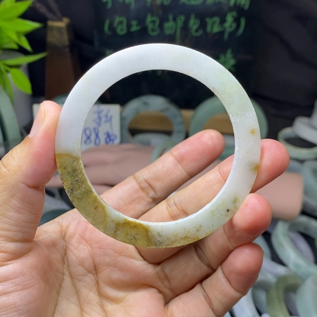 定制翡翠未镶嵌手镯