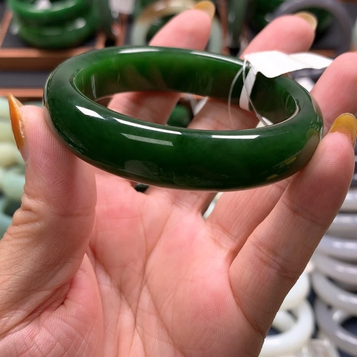 【闪购商品】未镶嵌手镯和田玉（碧玉）