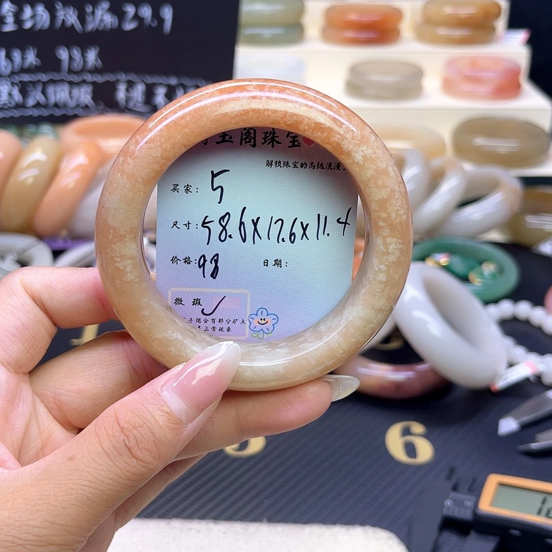 未镶嵌手镯石英岩玉