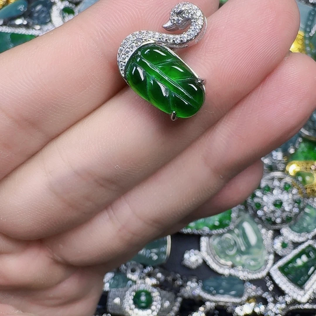 翡翠未镶嵌颈饰天然A货翡翠放漏