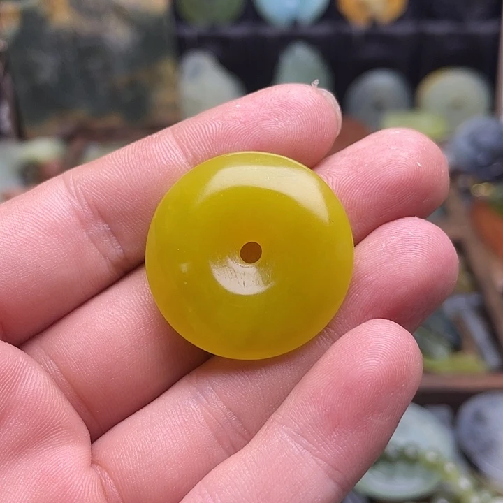 蛇纹石玉挂件未镶嵌