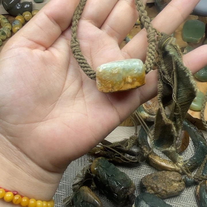 未镶嵌岫岩河磨玉（透闪石质玉）珠宝奇石
