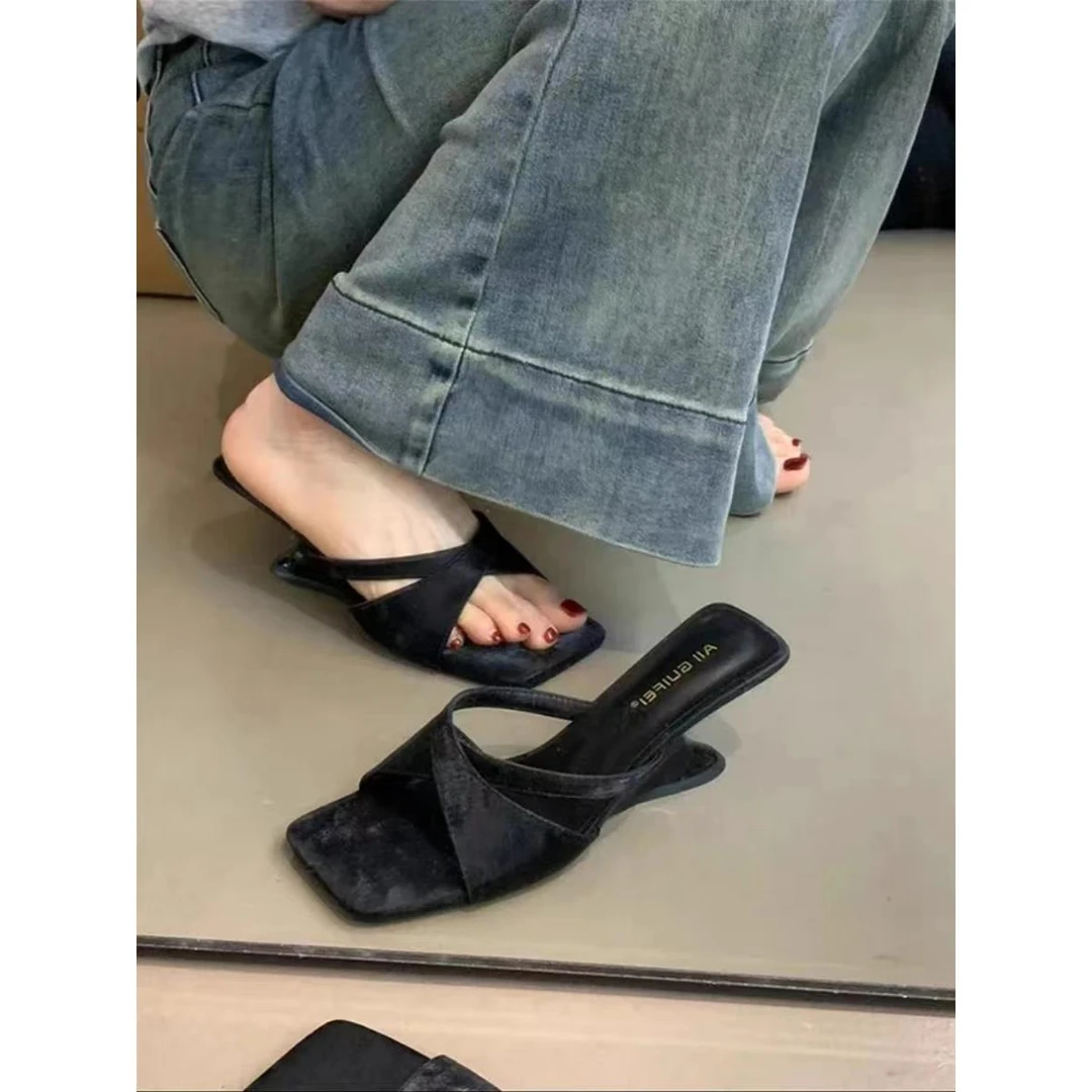 范哲萨2025夏季新款时装鞋女坡跟方头露趾高跟凉拖鞋气质百搭外穿