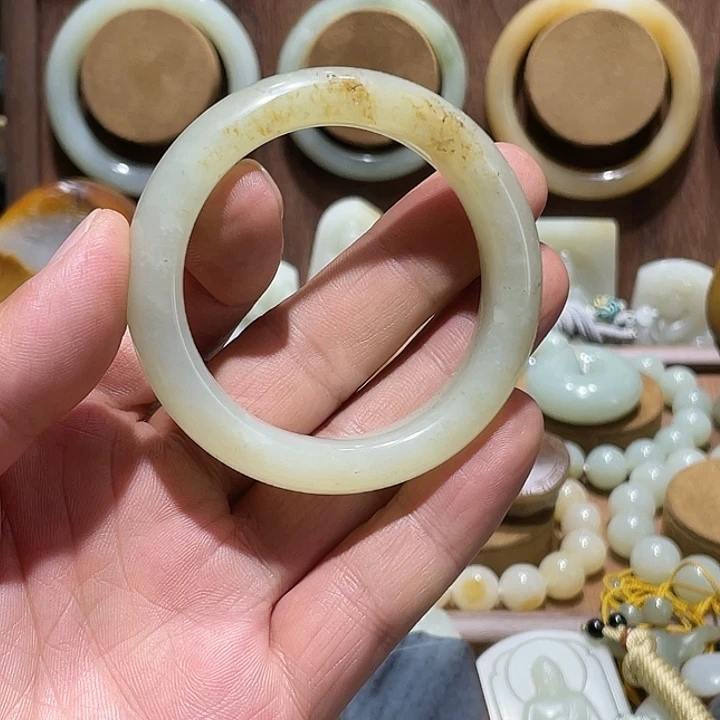 夏****和田玉（白玉）未镶嵌手镯