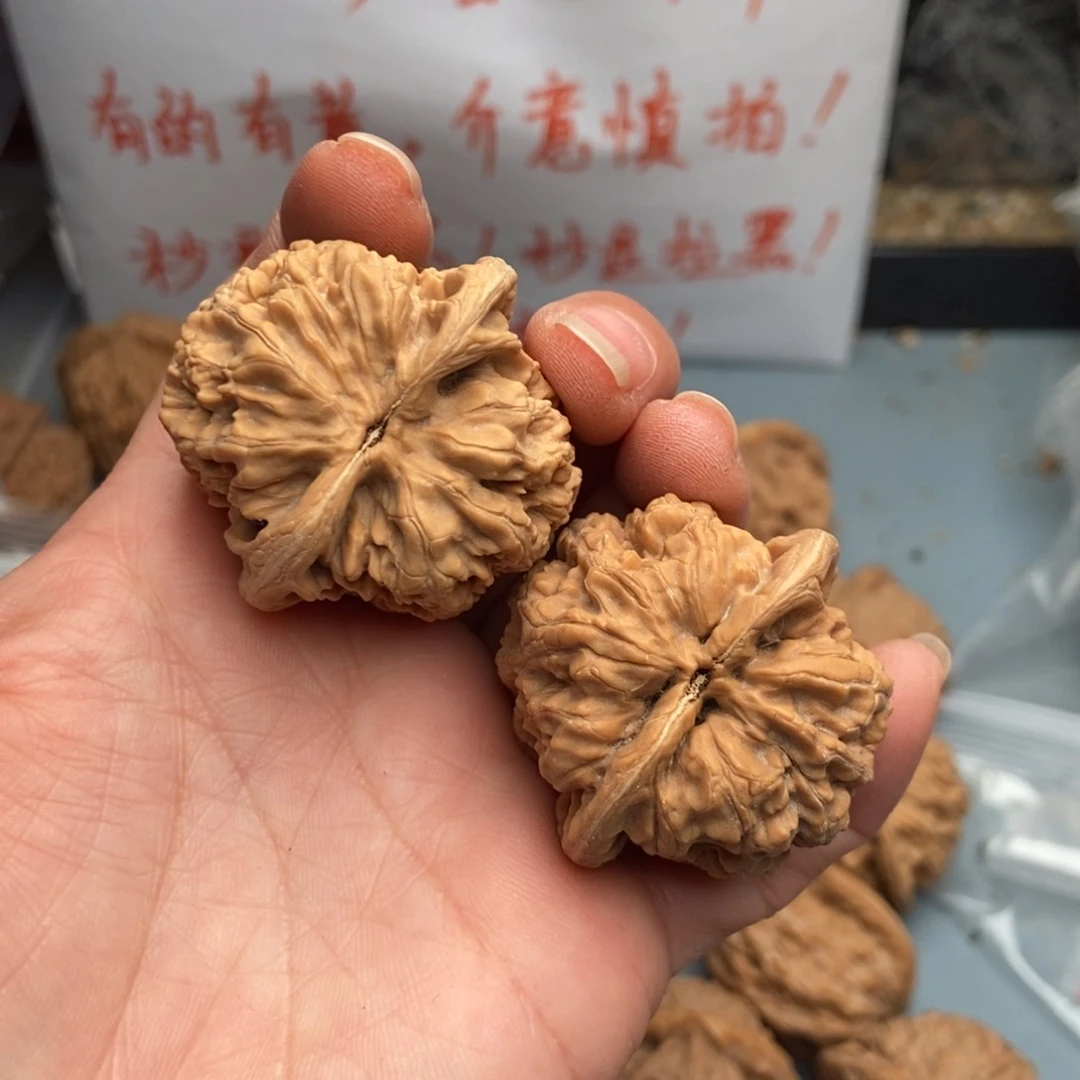 文玩核桃吊坠苏*将军膀色差46