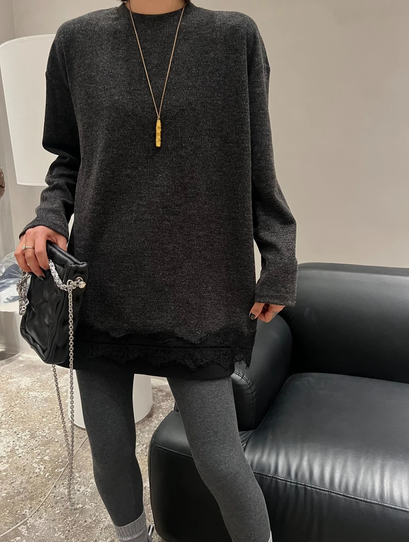 HY-《蕾丝T恤》冬季圆领宽松显瘦螺纹坑条下摆蕾丝拼接中长款T恤女