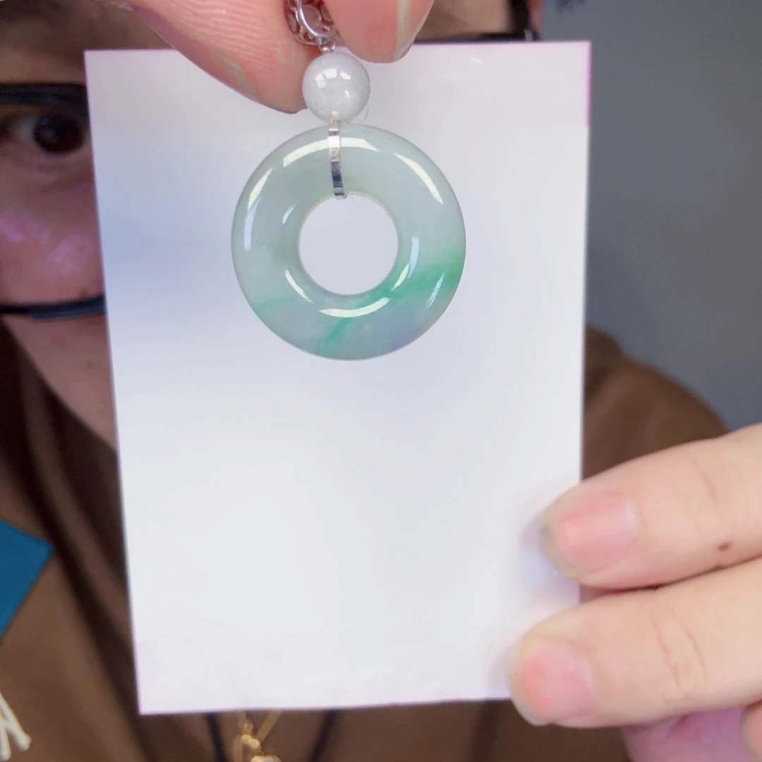 翡翠18K金镶嵌颈饰一件