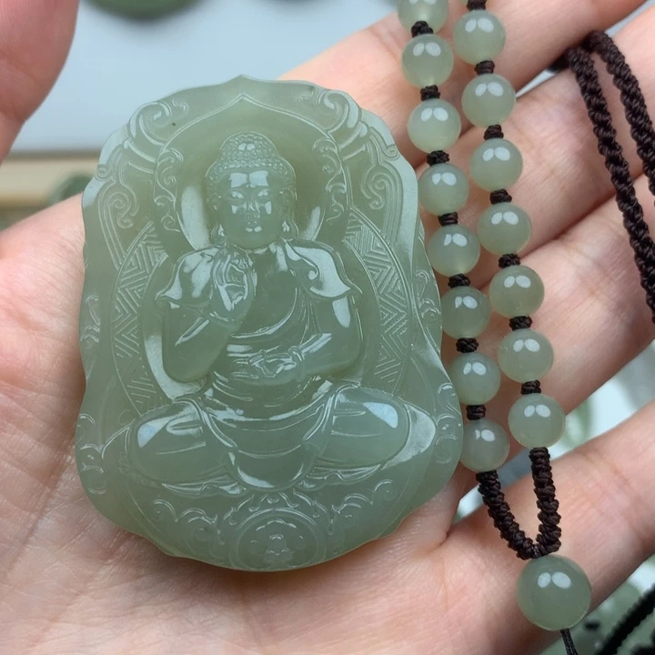 故***事和田玉未镶嵌颈饰