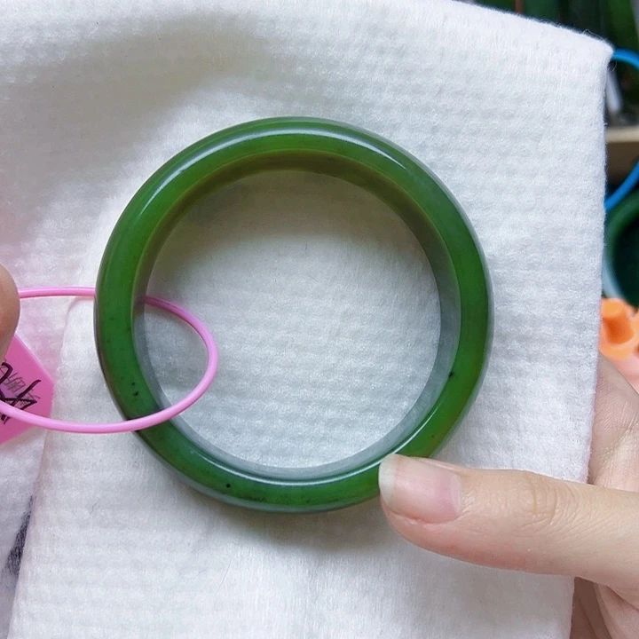 用***3和田玉（碧玉）未镶嵌手镯